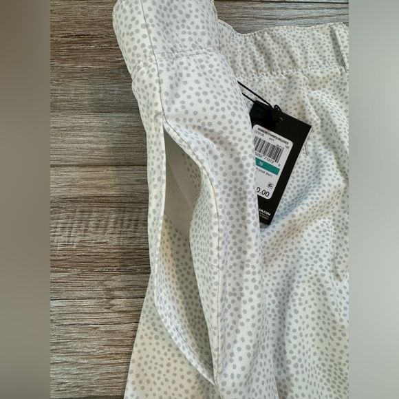 Under‎ Armour~ Women’s UA Links Printed Shorts White/ Gray Size 16 New 9” Inseam - Picture 10 of 12